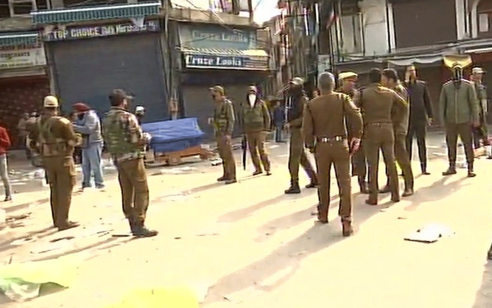 One Killed, 13 Injured In Grenade Attack In Srinagar