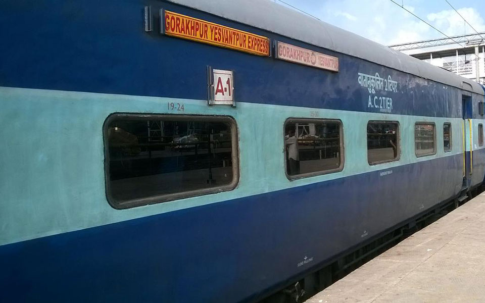 Accident averted after wheel on Gorakhpur-Yeshwantpur Express breaks