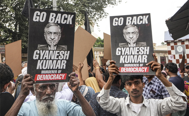 CEC Gyanesh Kumar faces 'go back' slogans, shown black flags outside Kalighat temple in Kolkata