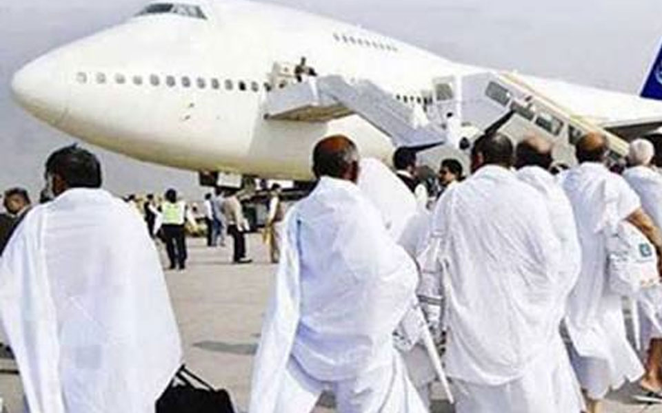 First flight of Haj pilgrims lands in Srinagar