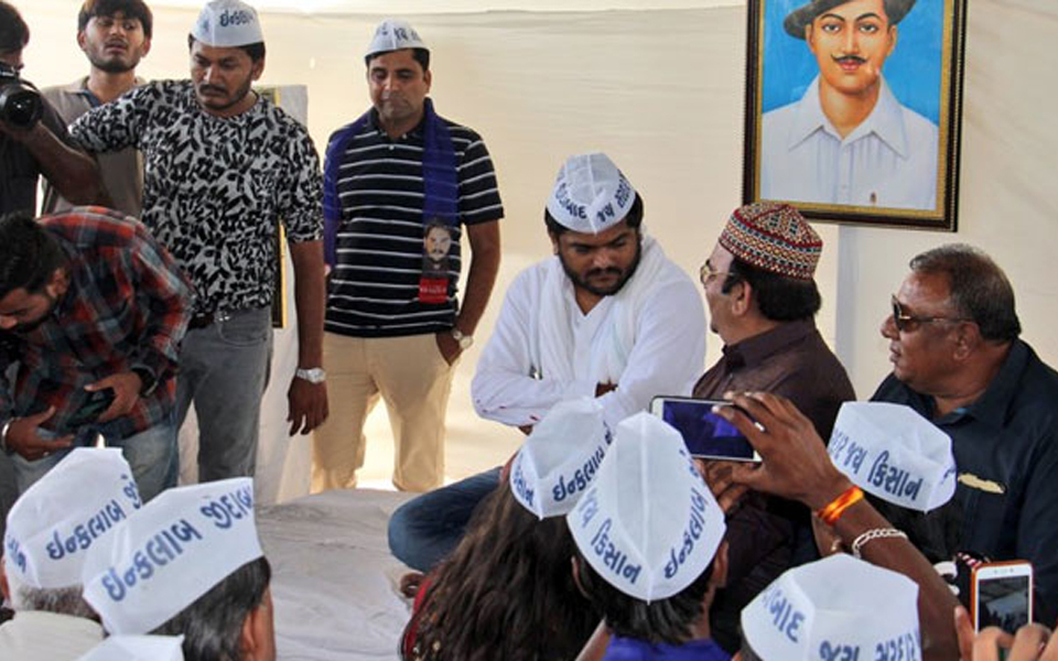 Fasting Hardik's supporters prevent Medha Patkar from meeting him