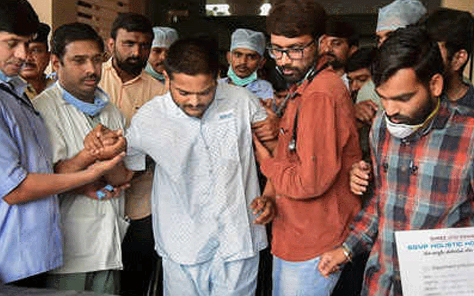 Hardik Patel discharged from hospital