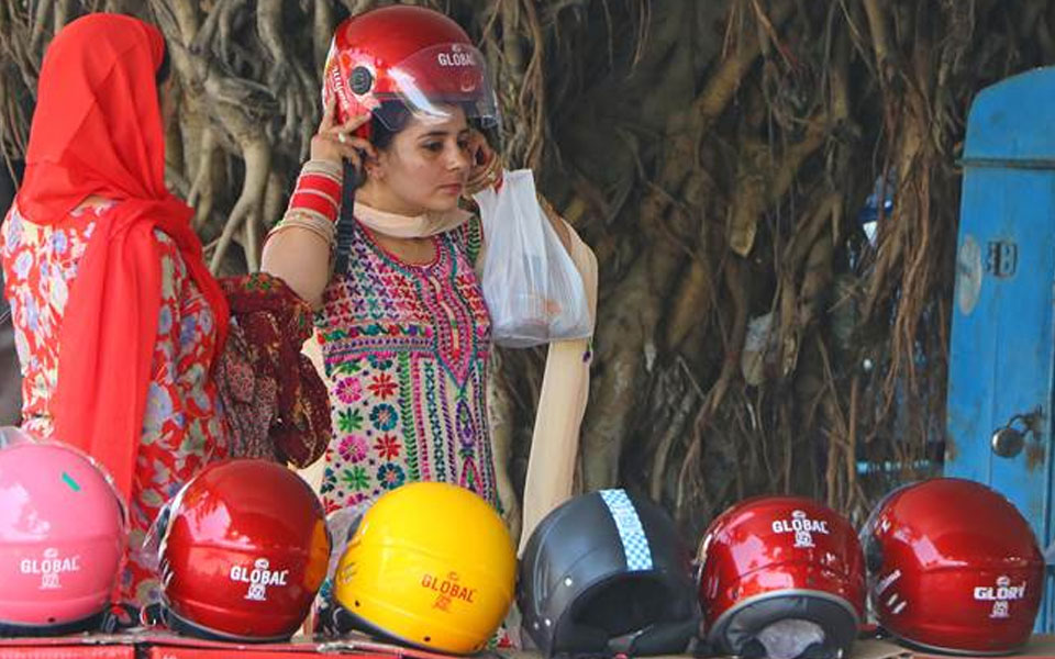 Wearing of helmet by Sikh women in Chandigarh optional: MHA