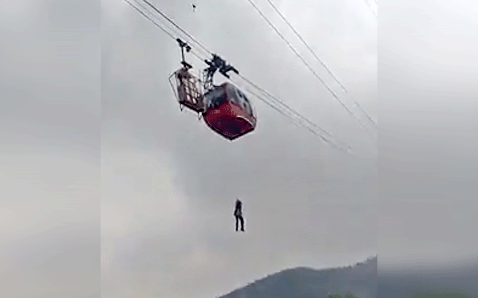 Himachal Pradesh: Cable car with 8 onboard stuck mid-air in Parwanoo, 4 rescued
