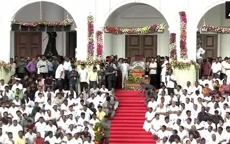 Nation pays homage to Karunanidhi amid legal battle