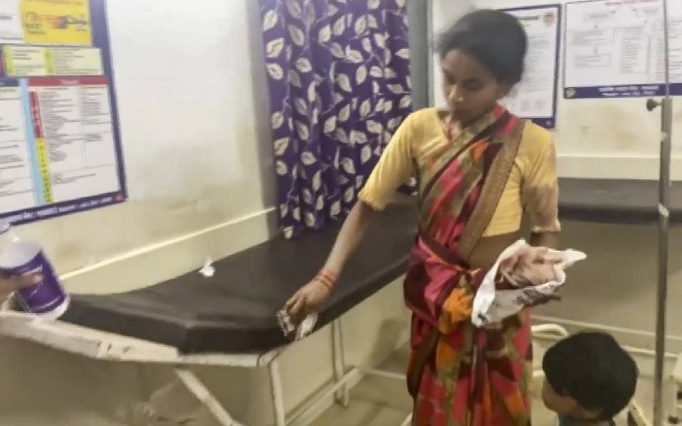 MP: Pregnant tribal woman made to wash blood stains off hospital bed as injured husband dies