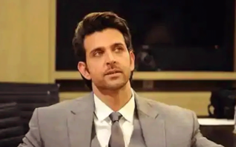 Fake e-mails case: Hrithik Roshan records statement with police