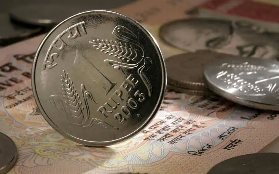 Rupee falls to fresh low of 71.37 per dollar