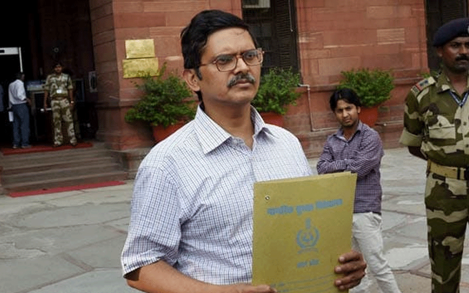 IPS officer Amitabh Thakur found 'not guilty' in DA case