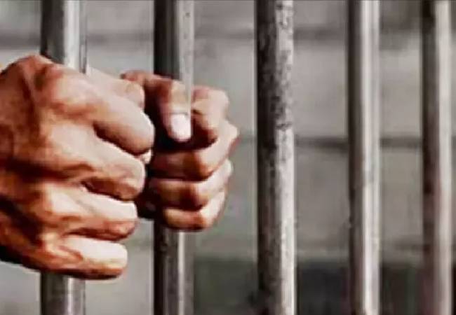 Two inmates escape from Andhra prison after hitting jail warden with hammer