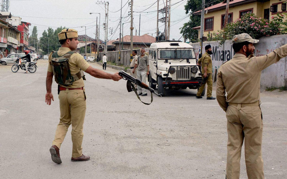 Militants abduct seven relatives of policemen in south Kashmir