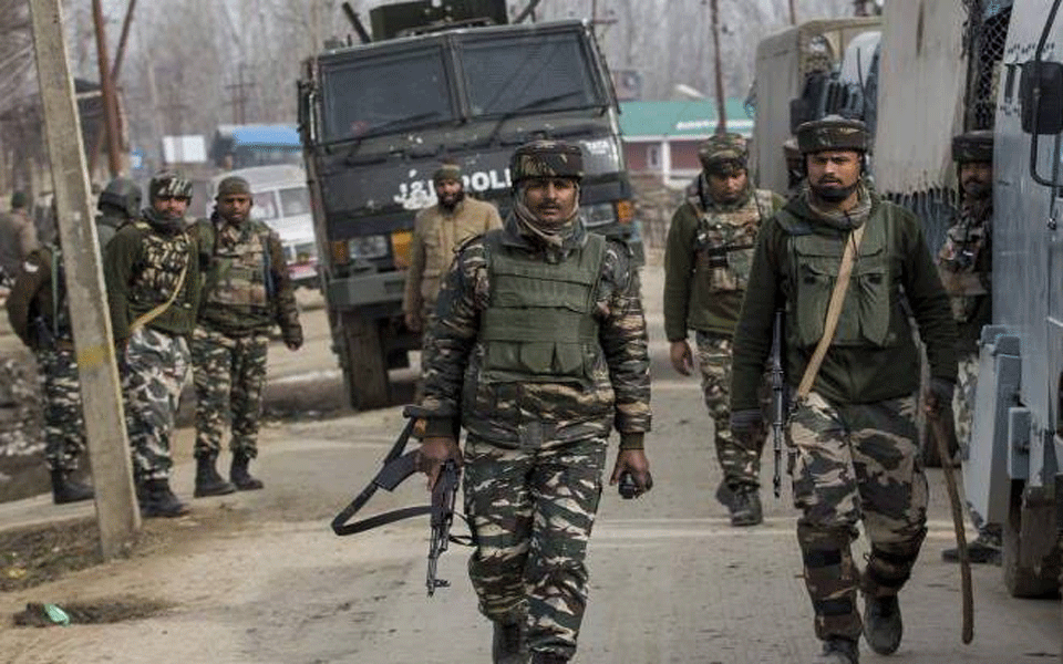 2 soldiers injured in J&K gunfight