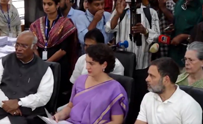 Massive turnout in Kalpetta as Priyanka Gandhi kicks off campaign for Wayanad bypoll