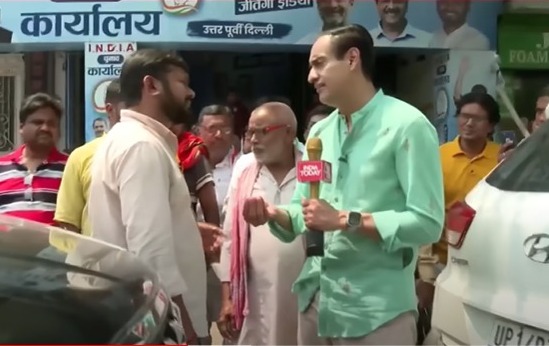 Kanhaiya exposes biased interviewer Rahul Kanwal in North East Delhi, makes him pay at tea stall