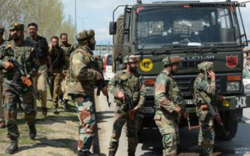 Militants shoot special police officer in J&K