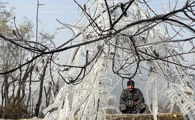 Mercury plunges in Kashmir after brief respite, Shopian freezes at minus 6.4 deg C