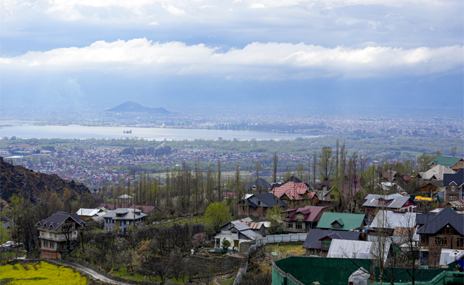 Fresh snowfall in higher reaches of Kashmir