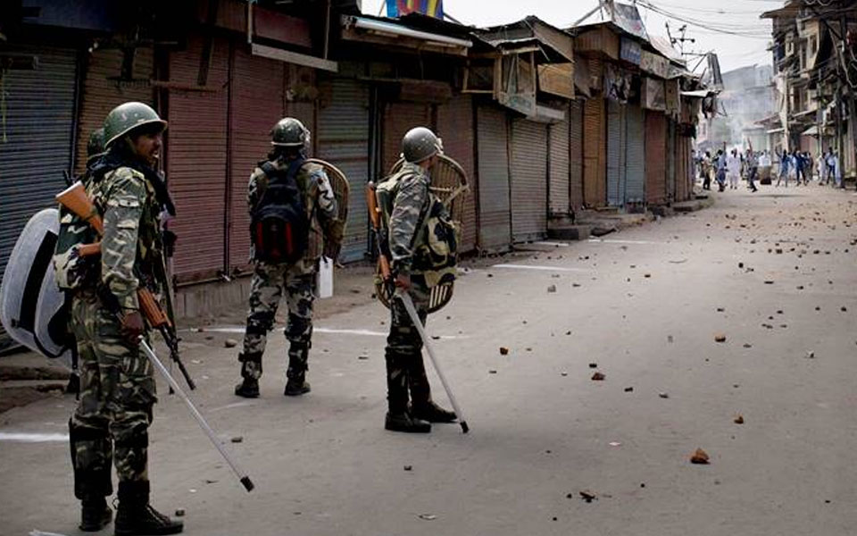 Youth injured in clashes in Kashmir