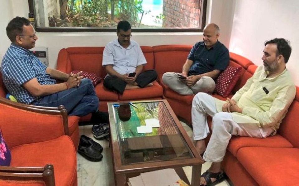 Kejriwal's sit-in protest continues