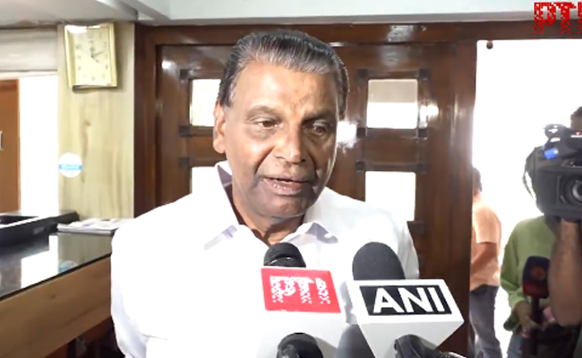 Cong high command seeks wider consultations as Kerala CM decision remains elusive