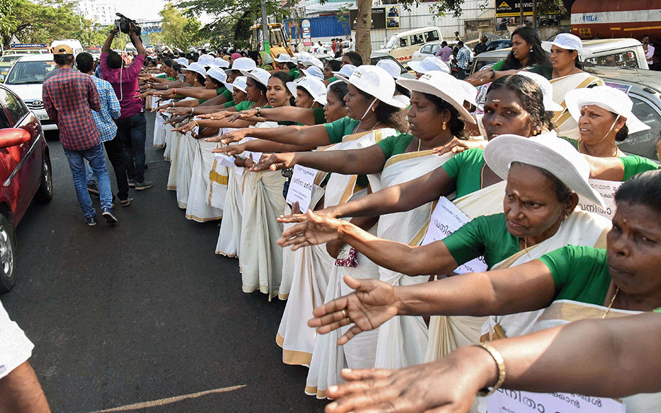 Over 35 lakh women form 620 km long human wall across Kerala