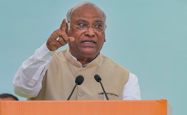 Modi govt could give neither clean water, nor clean air, making public suffer: Kharge