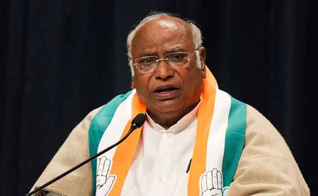 Cong claims Kharge's helicopter checked in Bihar, says poll officials 'targeting' oppn leaders