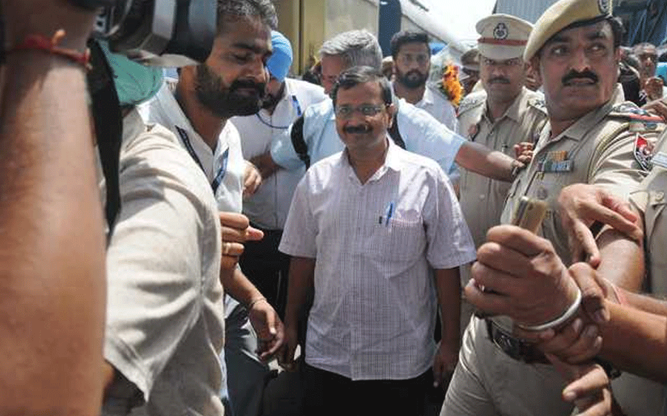 BJP workers heckle Delhi CM Kejriwal at official event