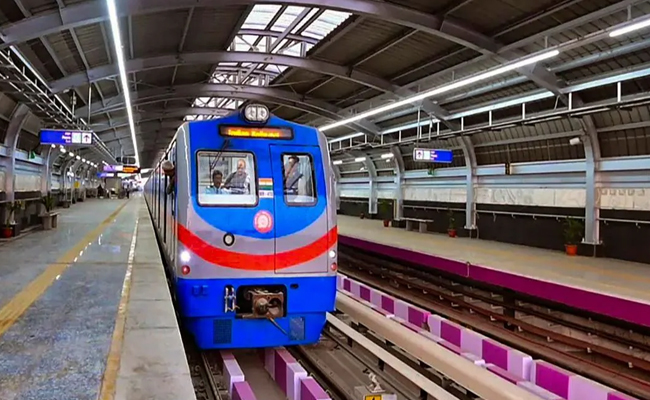 Kolkata Metro railway services disrupted in Blue line as passenger jumps before train