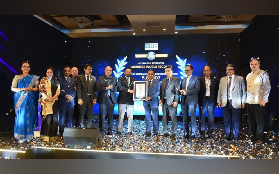 LIC Enters GUINNESS WORLD RECORDS For “MOST LIFE INSURANCE POLICIES SOLD IN 24 HOURS”