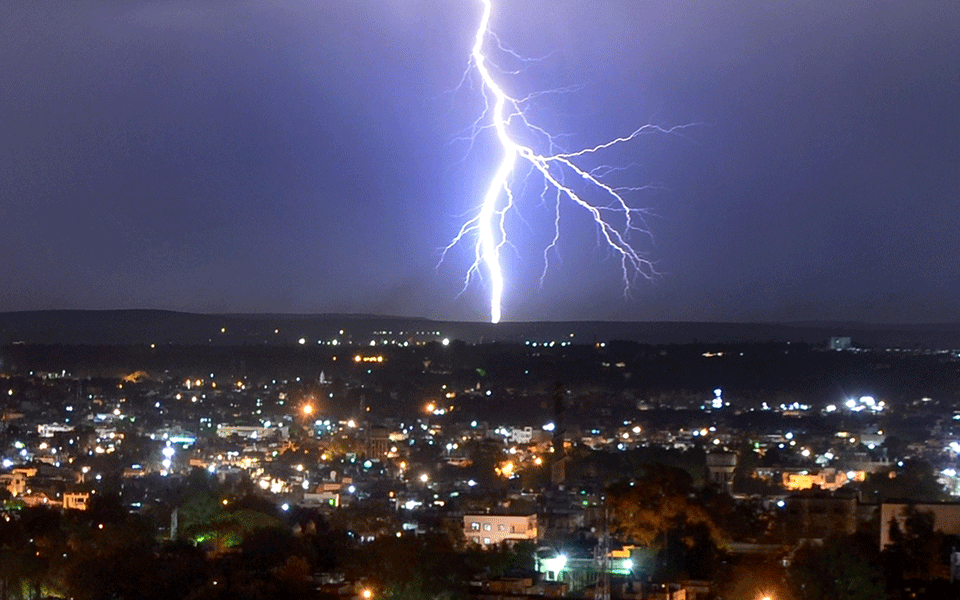 Girl refuses to marry groom when he behaves strangely after lightning strike