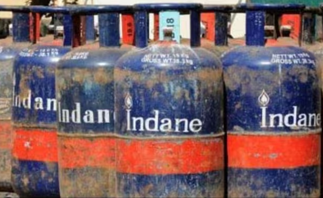 Commercial LPG price hiked by Rs 993 per 19-kg cylinder