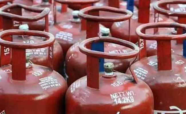 Cold stoves, skeletal menus: Uncertain future for restaurants as LPG shortage hits industry