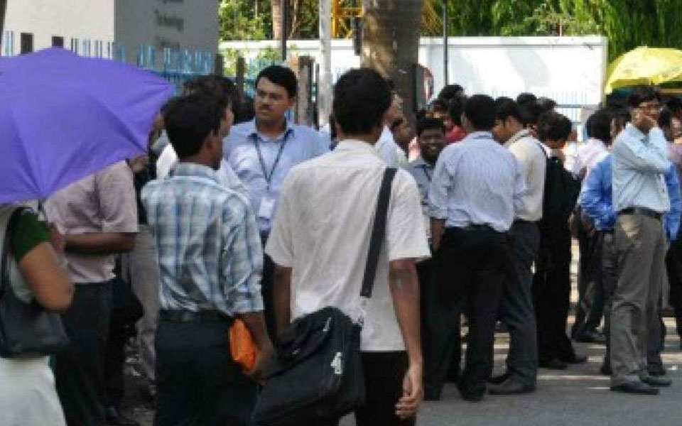 17 lakh Maharashtra government employees begin 3-day strike