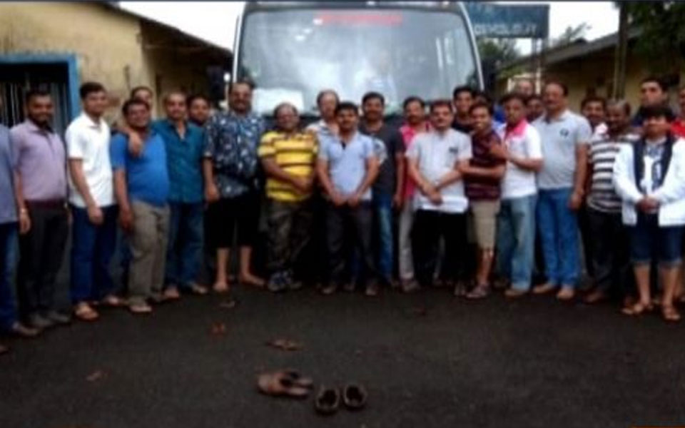 10 killed as bus falls into Maharashtra ravine