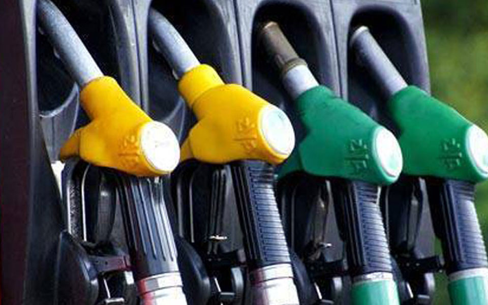 Maharashtra govt reduces fuel prices by Rs 2.50 per litre