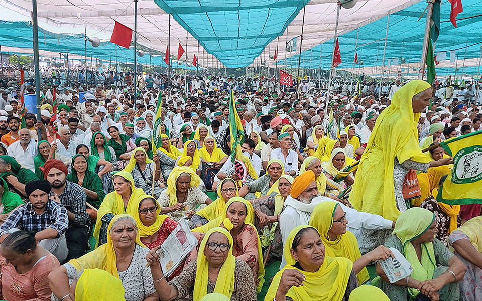 Several farmers converge for Kisan ‘mahapanchayt' in Muzaffarnagar