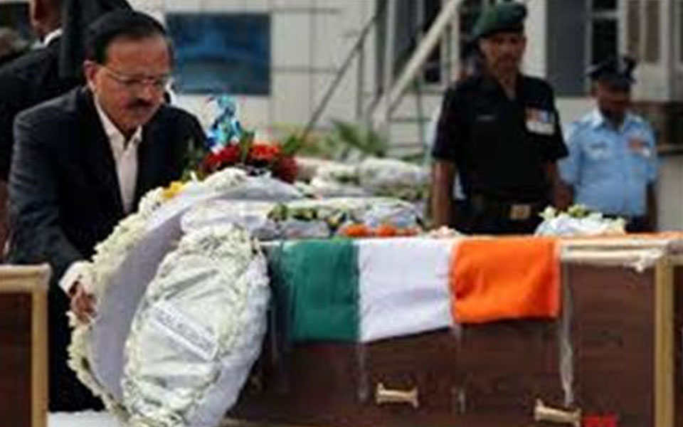 Thousands bid tearful adieu to Major Rane in Thane