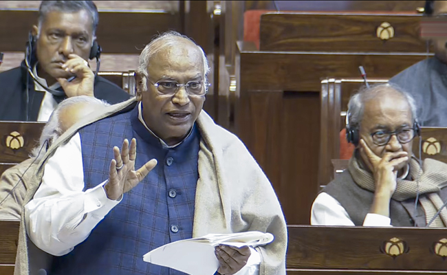 Decision to use first two stanzas of Vande Mataram was not of Nehru alone: Kharge