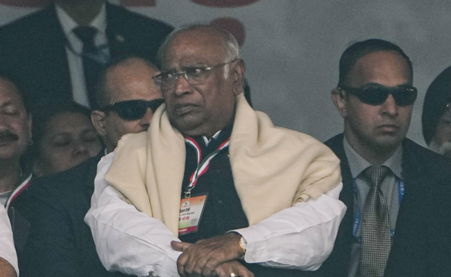 BJP people 'gaddar', 'dramebaaz'; need to be removed from power: Kharge