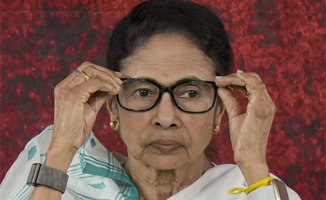 Mamata calls incoming Bengal Guv R N Ravi 'BJP cadre', alleges Bose was forced out