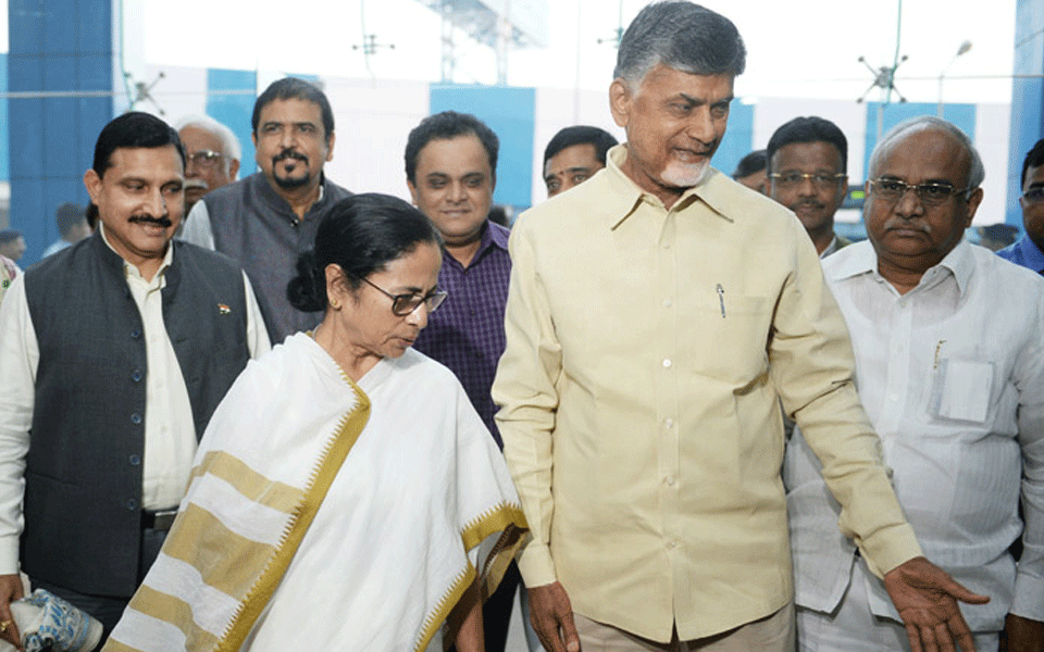 Chandrababu Naidu meets Mamata, announces postponement of Opposition conclave