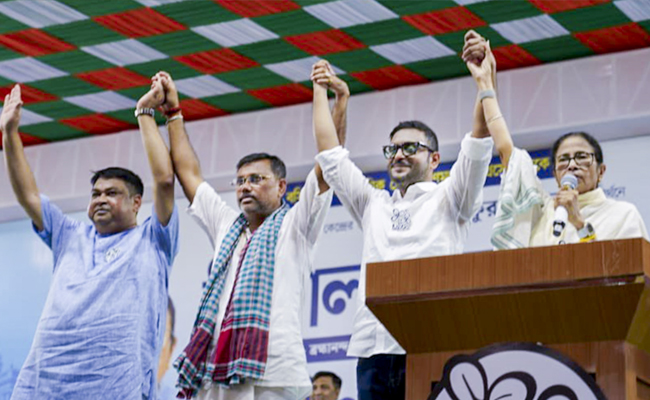 Bengal polls: Mamata holds road show in Medinipur town