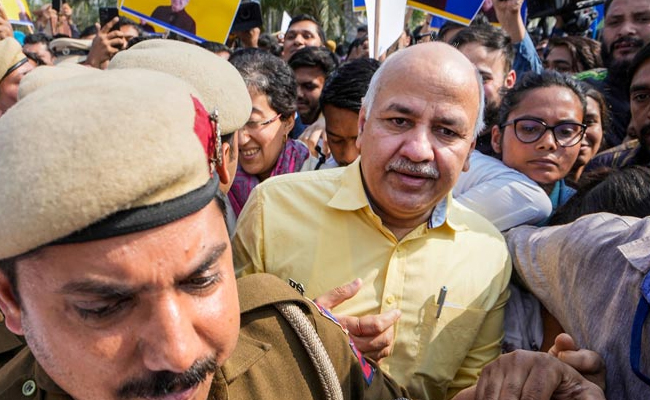 Excise policy cases: SC grants bail to AAP leader Manish Sisodia