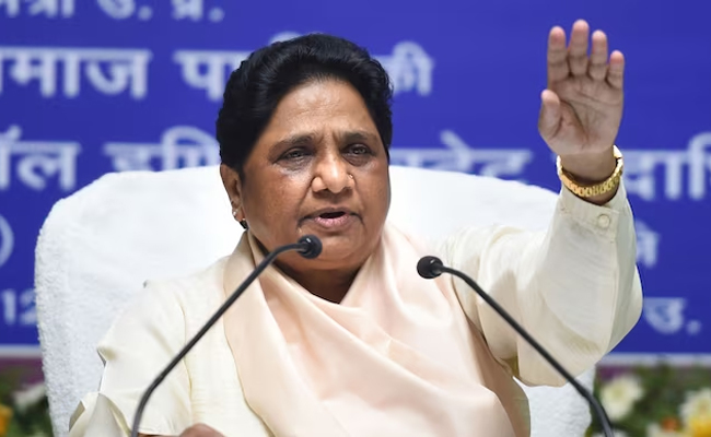 'Bulldozer' not symbol of rule of law; SC fulfilled Centre's responsibility: Mayawati