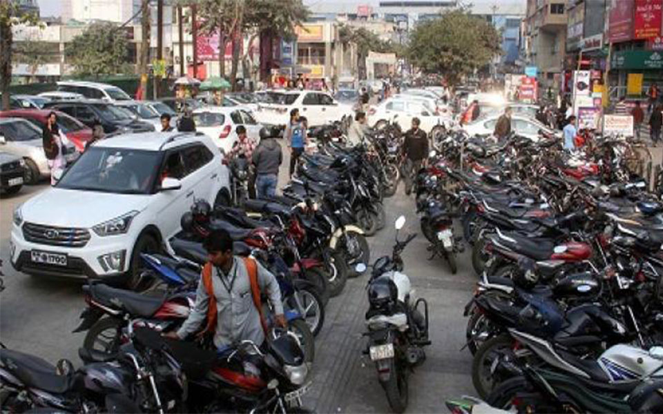 Parking charge hike would 'kill' Metro: Kejriwal