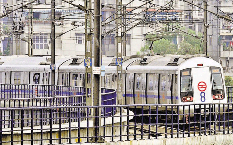 Man dies after falling on Delhi Metro track