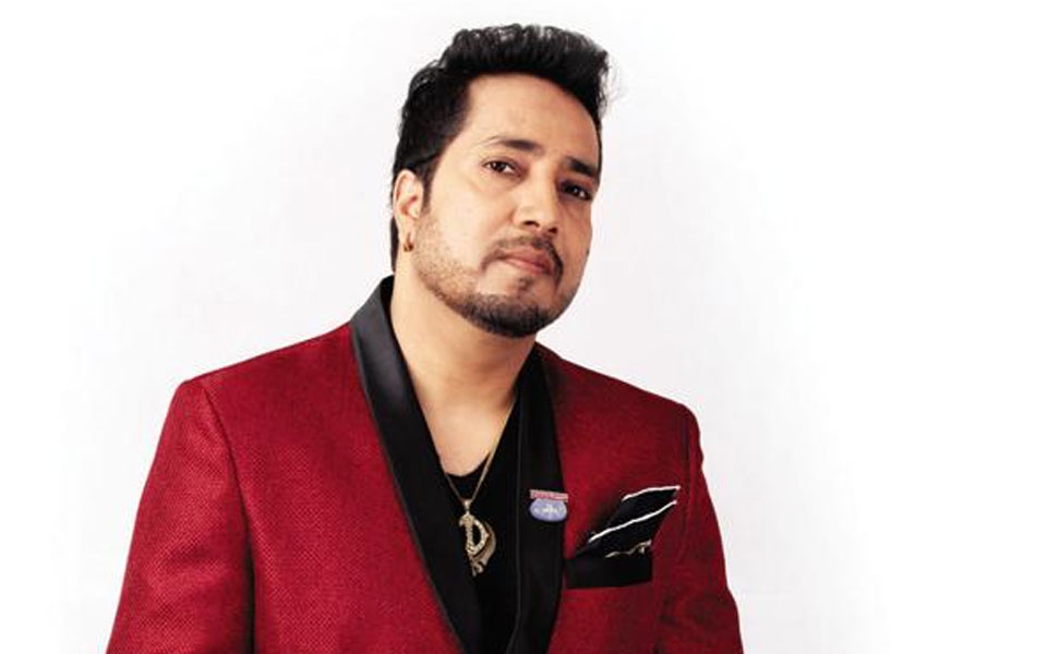 Singer Mika Singh lodges complaint after cash, gold stolen from his house