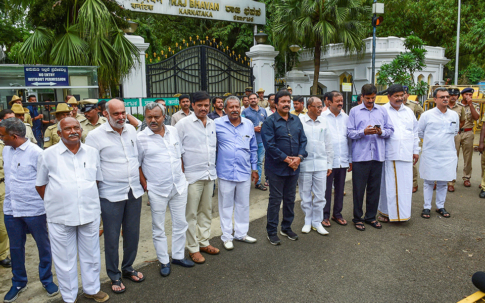 14 Karnataka MLAs stationed near Pune, waiting for speaker's decision on resignation