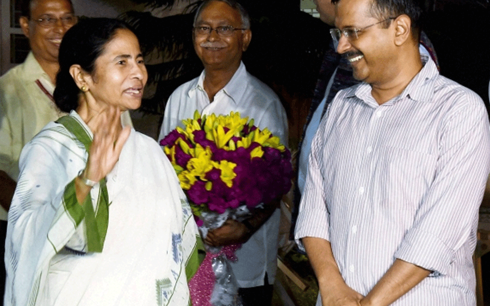 Mamata meets Delhi CM Kejriwal